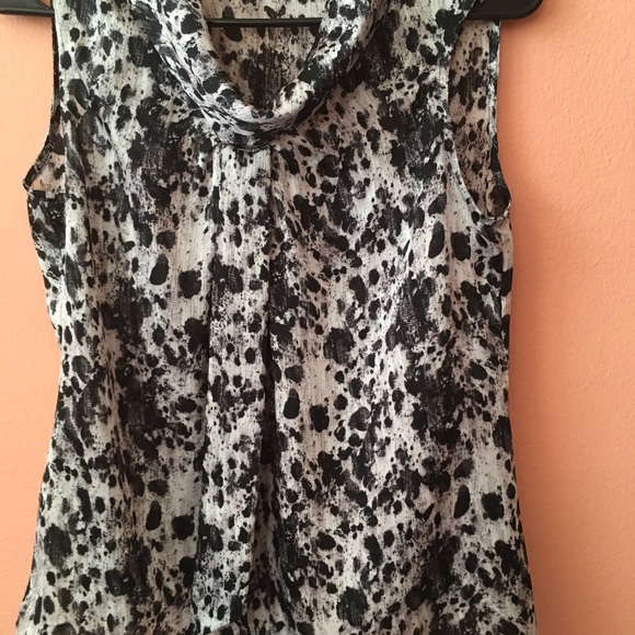 Kasper (S) black and white sleeveless blouse - Picture 3 of 4